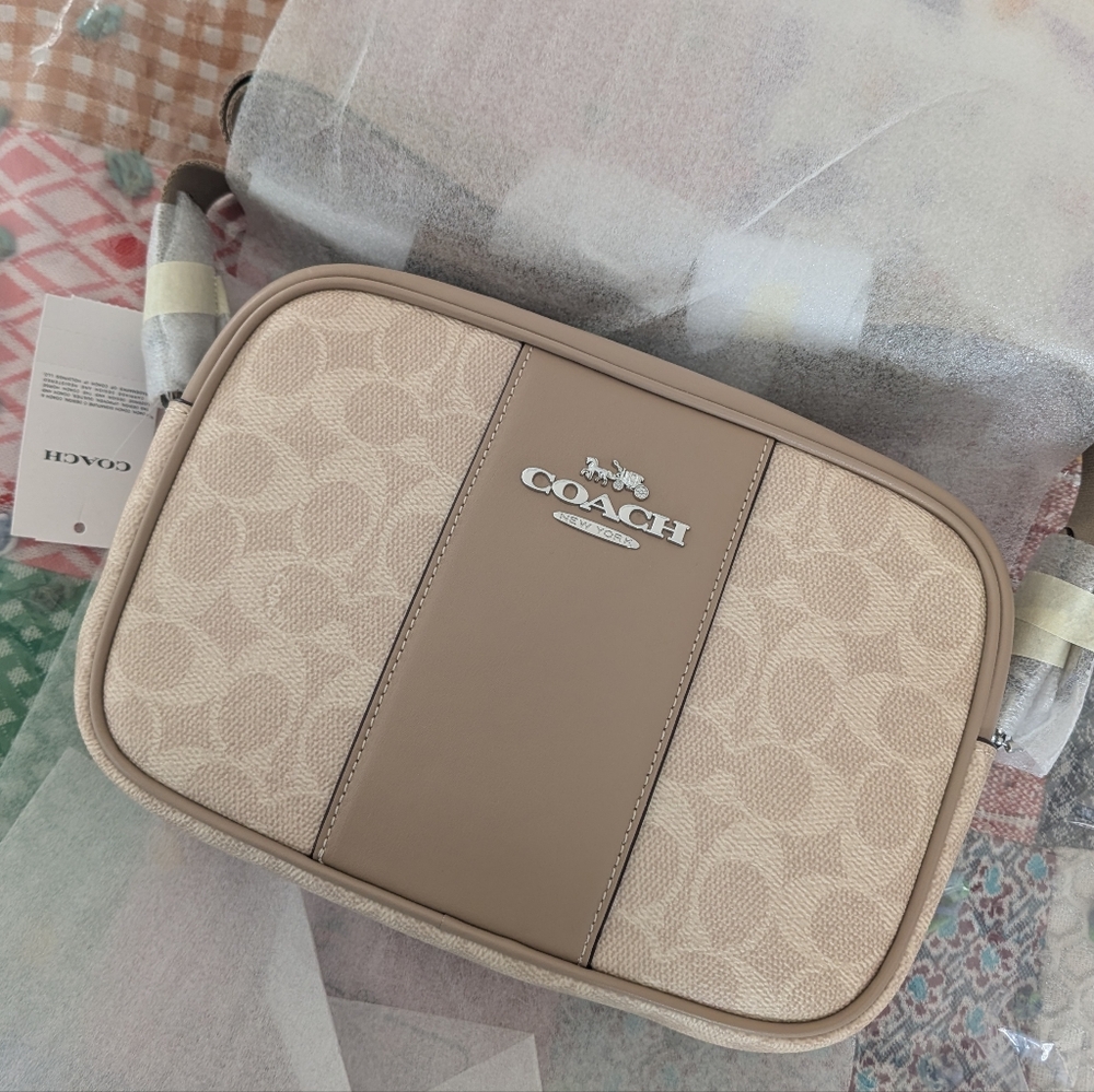 Coach Camera Bag - Picture 4 of 7